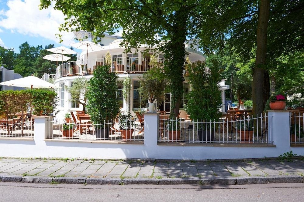 undefined Prinz Myshkin Parkhotel 5