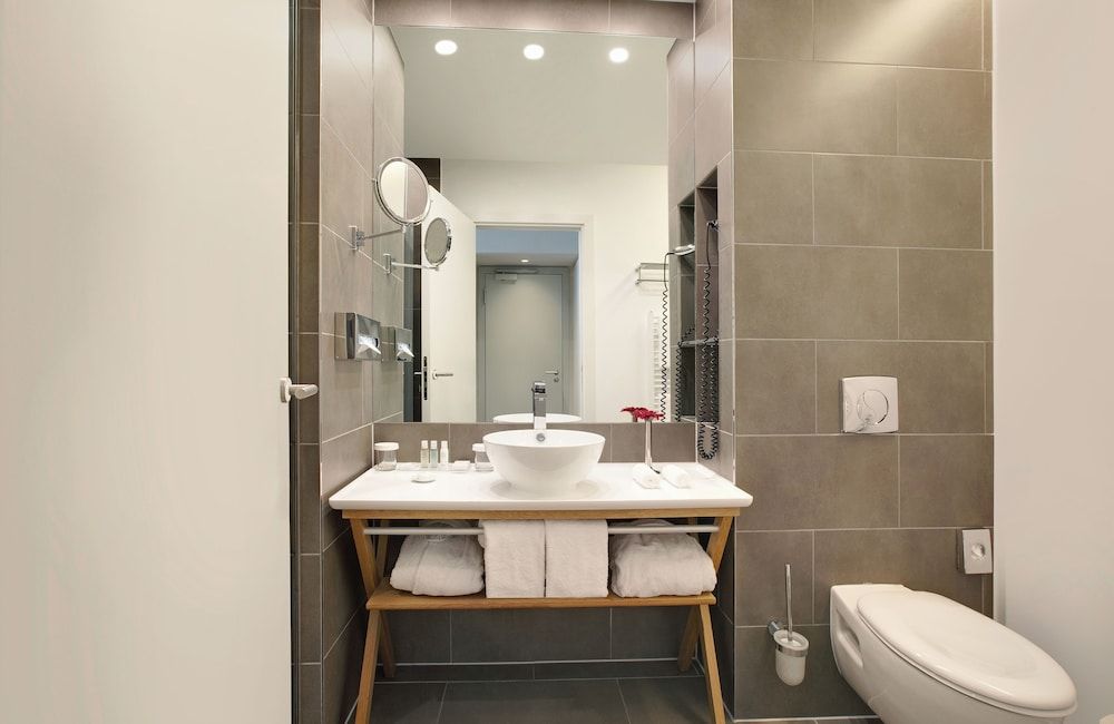 Hotel Berlin Potsdamer Platz by Leonardo Hotels Superior Double Room 5