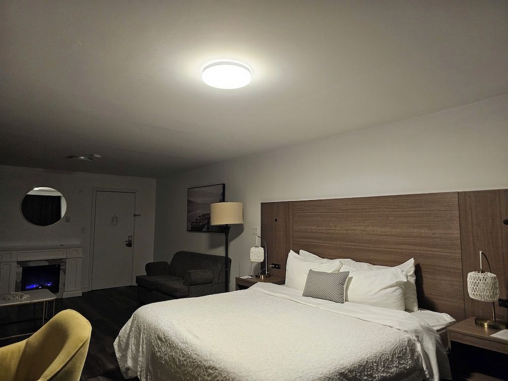 Suite, 1 Queen Bed, Non Smoking, Refrigerator & Microwave