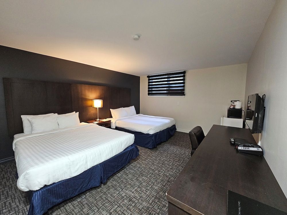 Room, 2 Queen Beds, Non Smoking (Interior Corridor Access)