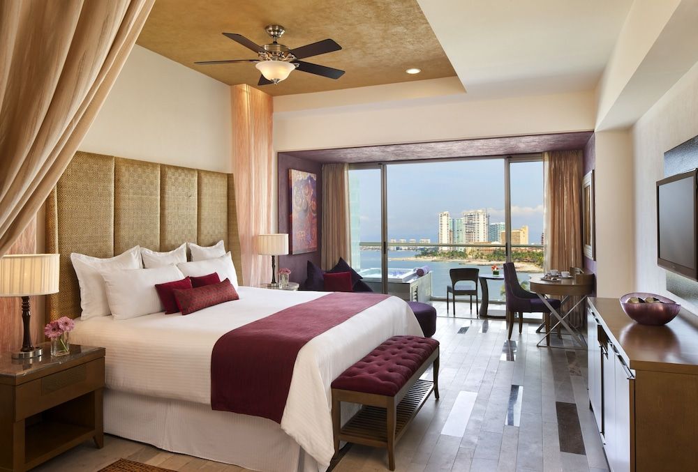 Preferred Club Jr. Suite Garden View, 1 King Bed
