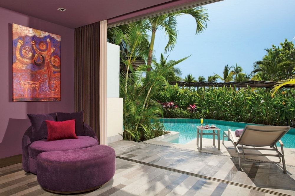 Junior suite swimout garden view