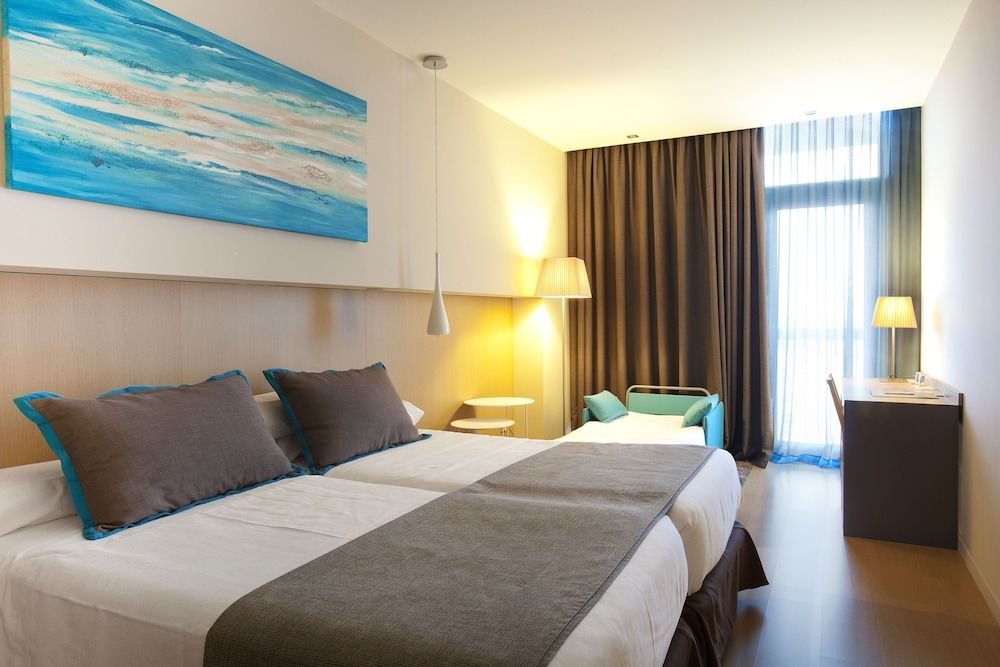 Hotel Atenea Port Barcelona Mataro Triple Room, Balcony, Marina View 2
