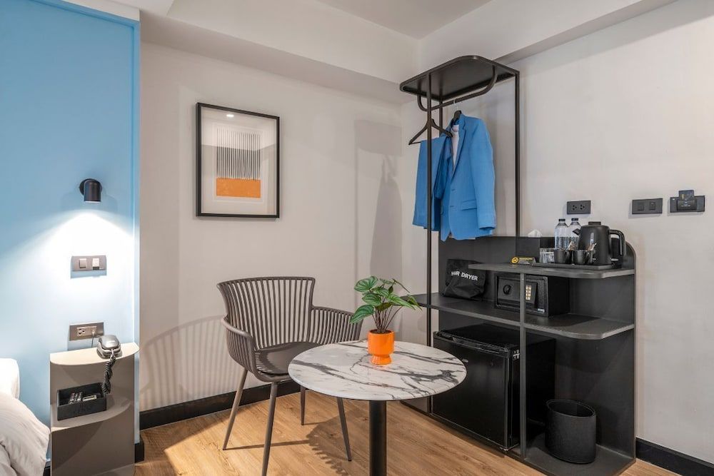 Myhotel CMYK Ratchada Deluxe Twin Room 6