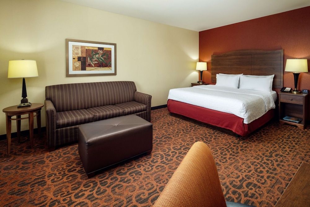 King bed w sofabed