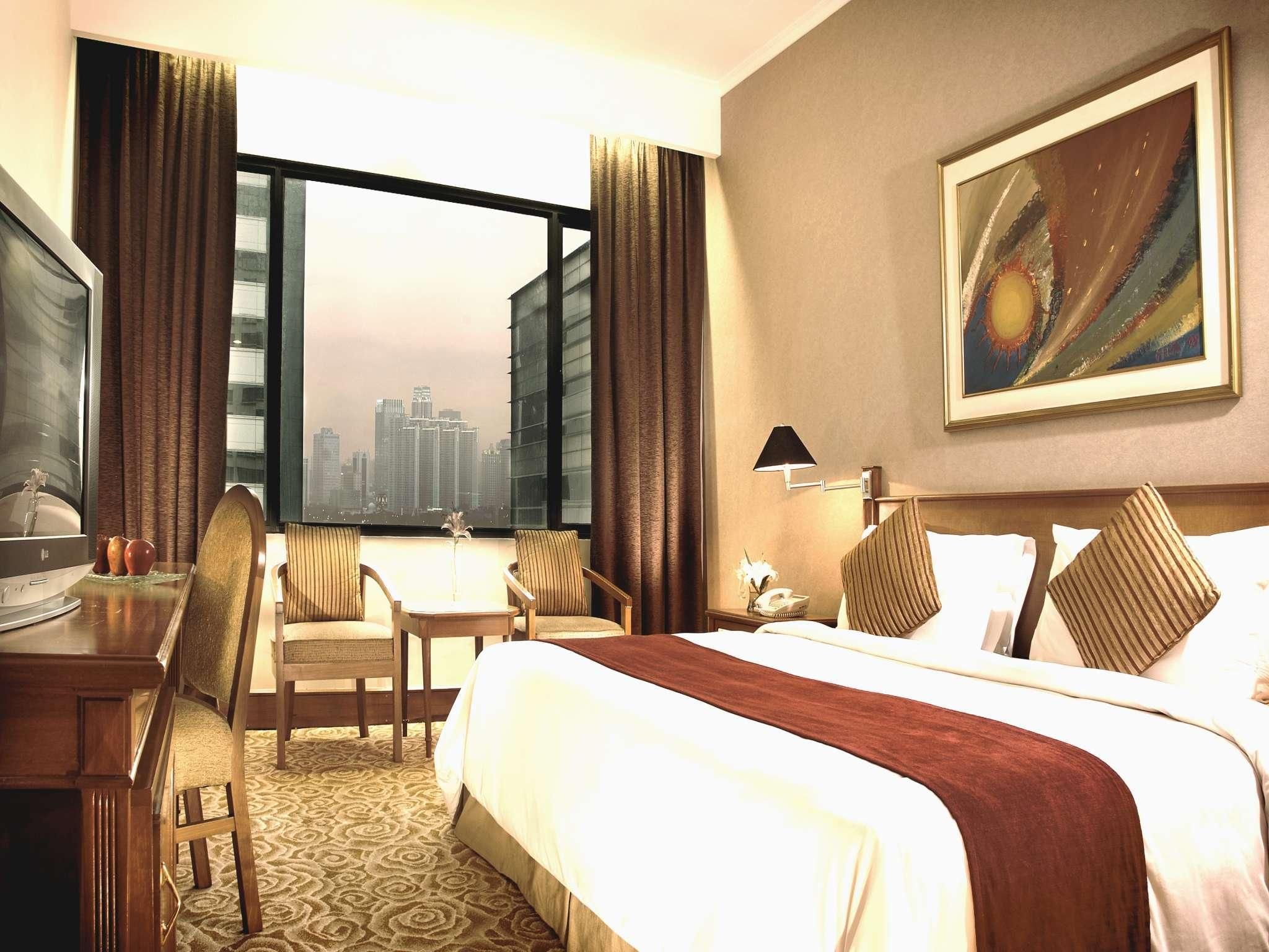 Menara Peninsula Hotel Jakarta Deluxe King