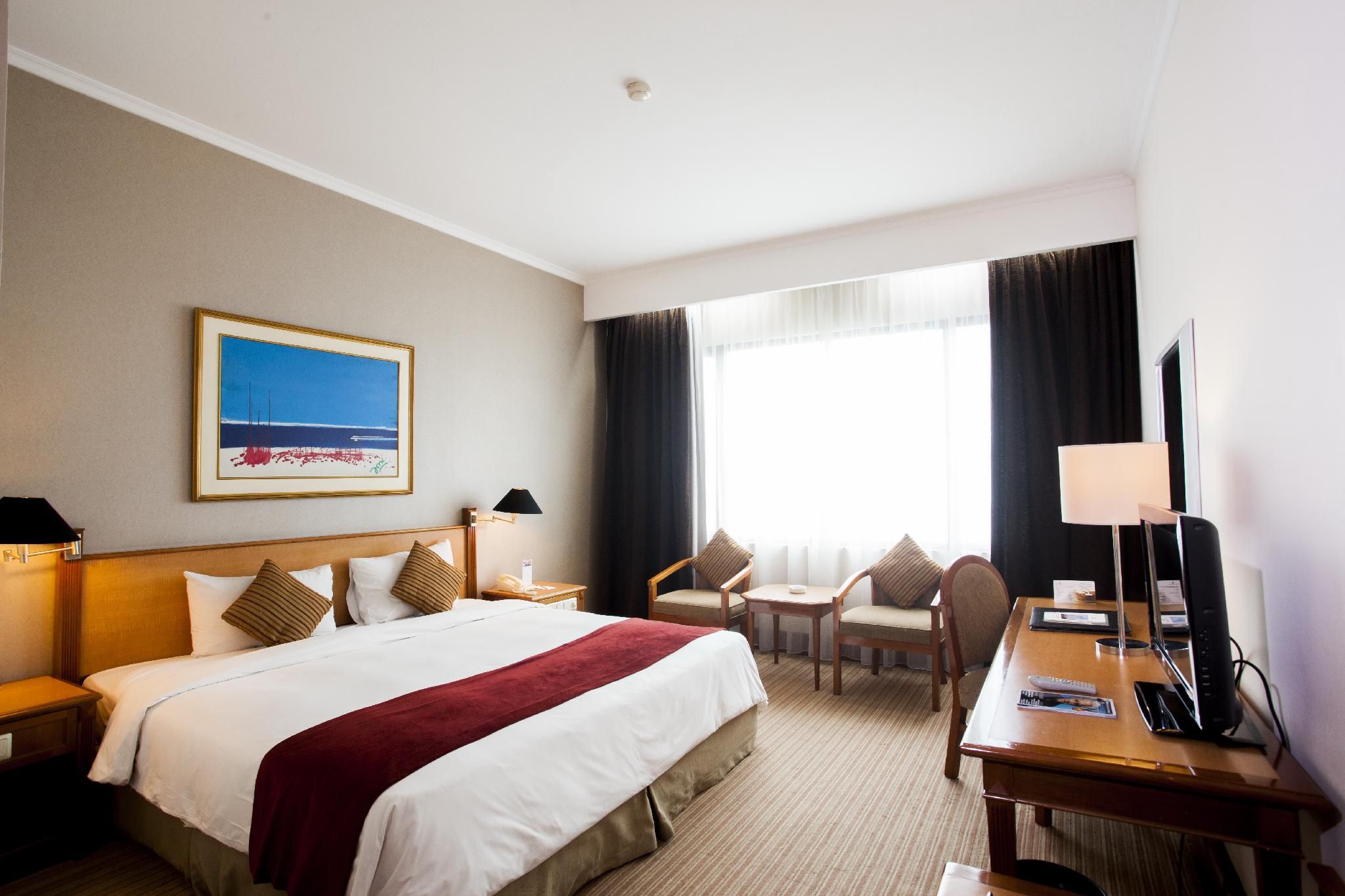 Menara Peninsula Hotel Jakarta Deluxe King 2