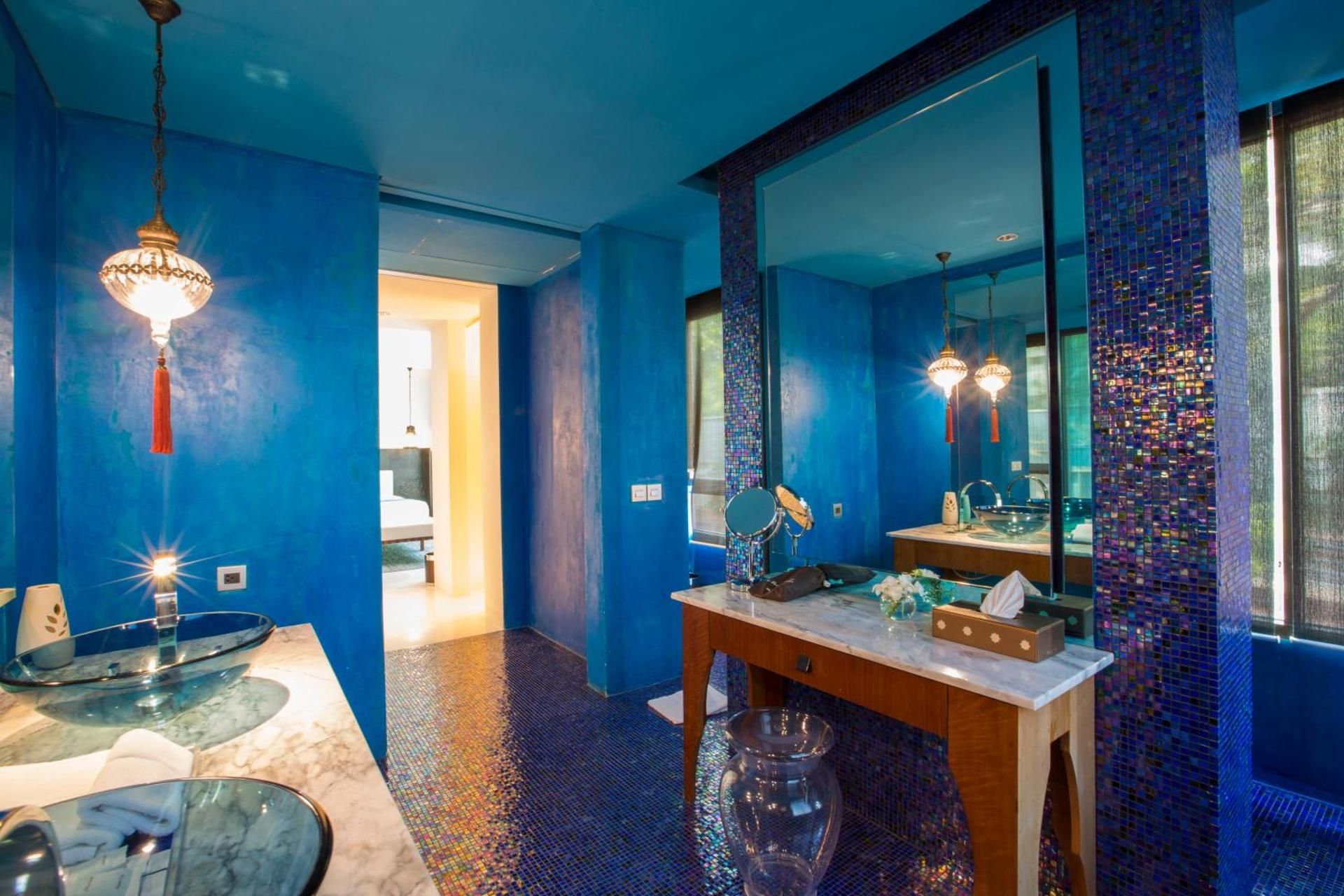 Oceanfront Suite with In-Room Jacuzzi