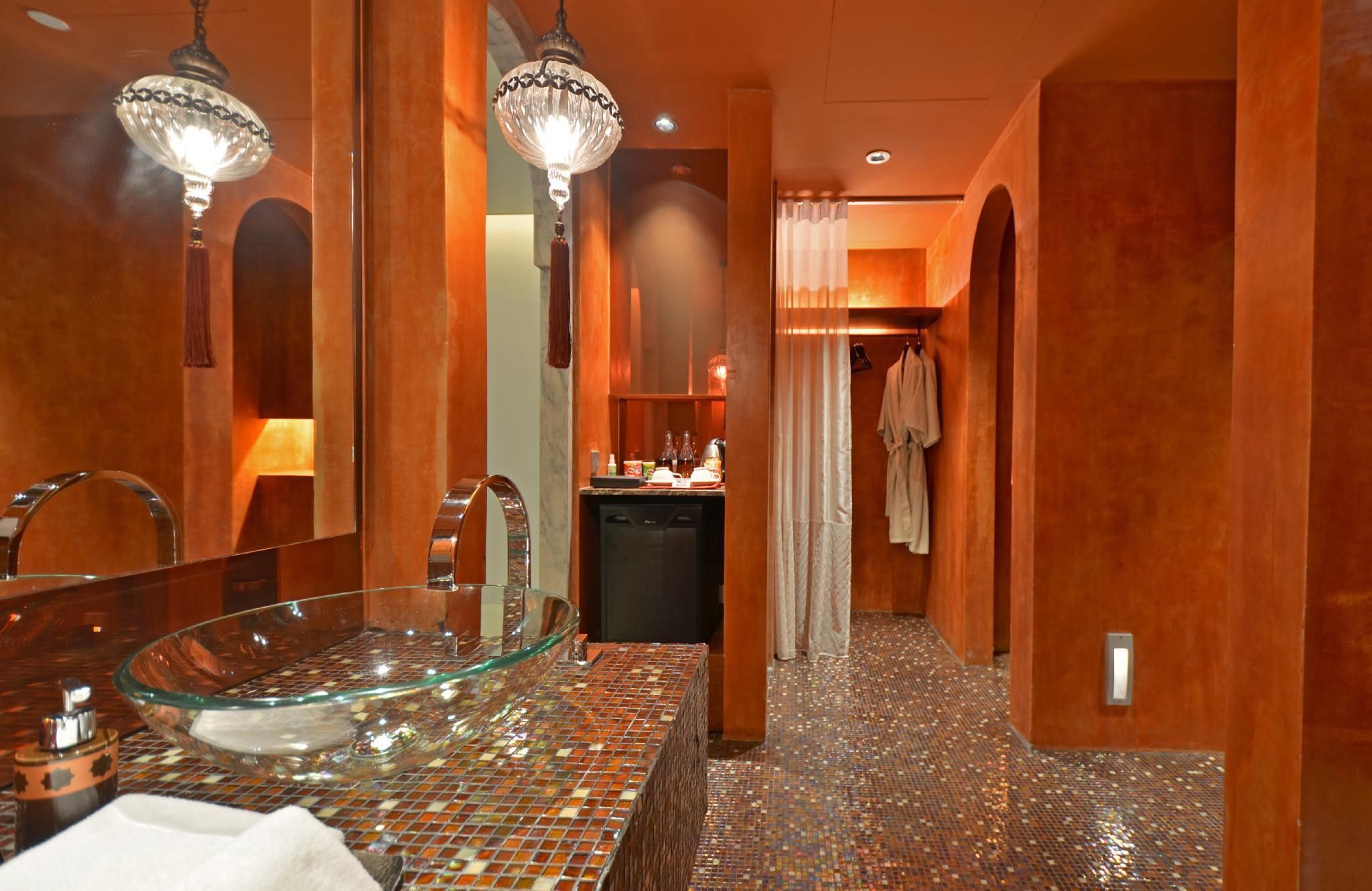 Family Suite with Fountain Pool