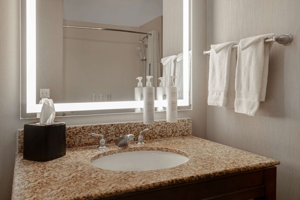 Hampton Inn & Suites San Luis Obispo Standard Room, 2 Queen Beds, Accessible, Non Smoking 5