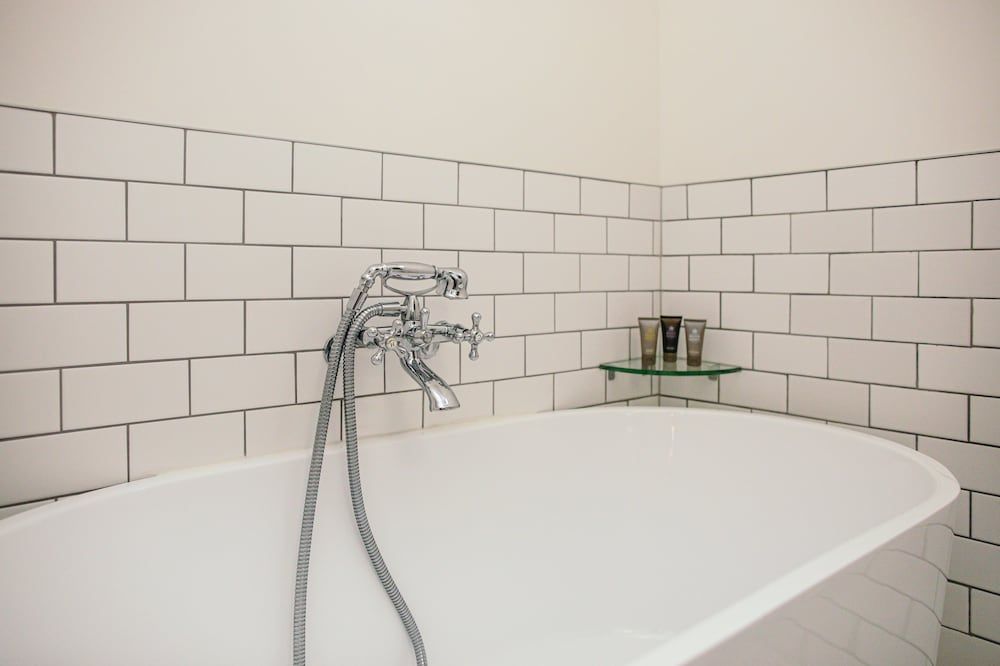 Deep Soaking Bathtub