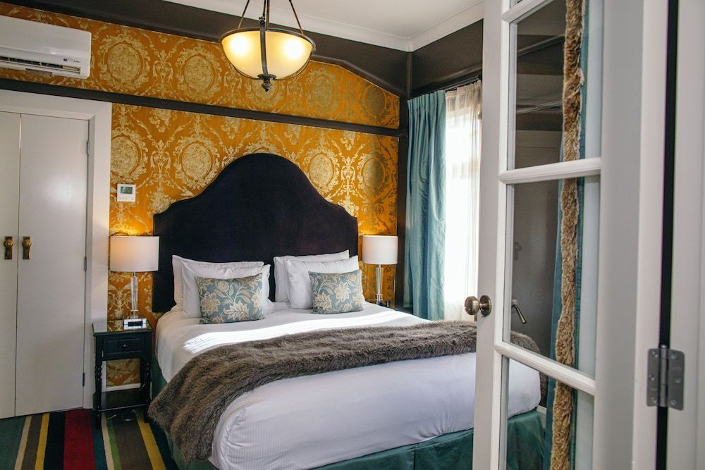 Art Deco Masonic Hotel Royal Suite, 1 King Bed, Partial Ocean View