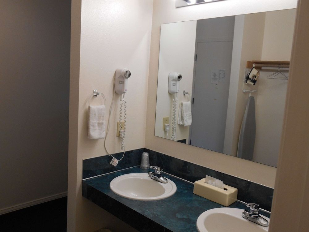 GuestHouse Enumclaw Premium Room, 1 King Bed, Non Smoking 9