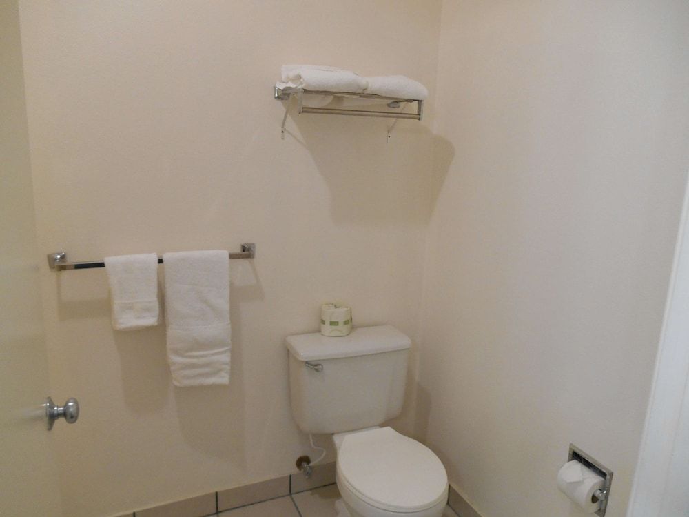 GuestHouse Enumclaw Premium Room, 1 King Bed, Non Smoking 8