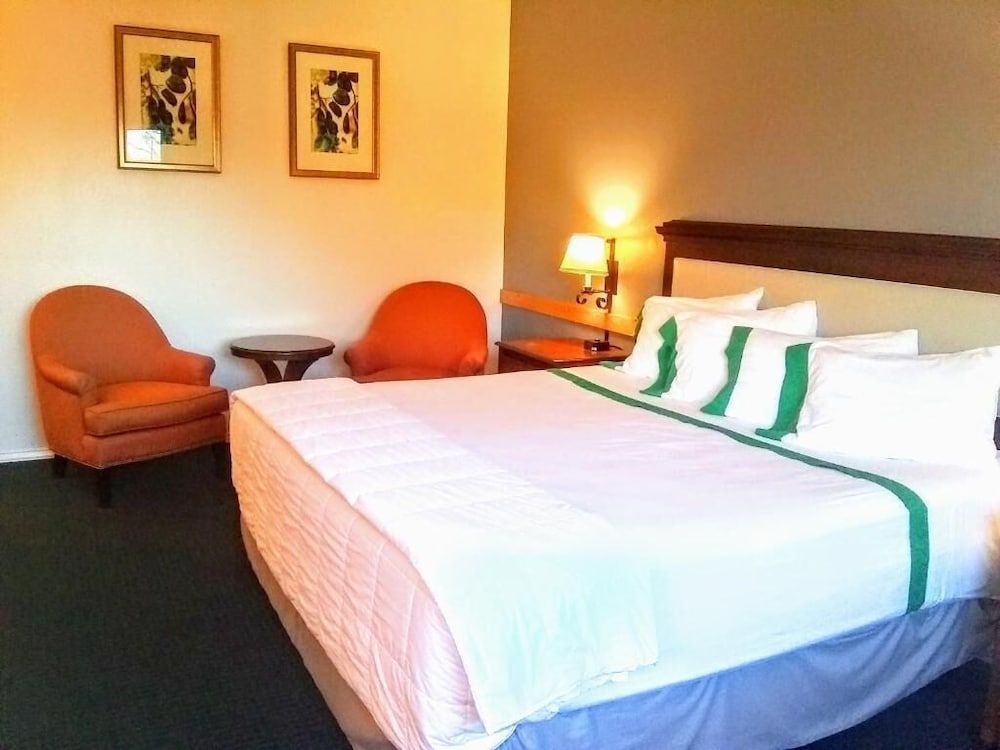 GuestHouse Enumclaw Premium Room, 1 King Bed, Non Smoking