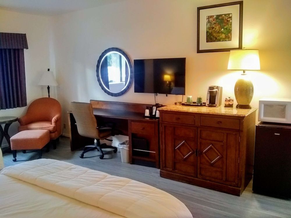 GuestHouse Enumclaw Standard Room, 2 Queen Beds, Non Smoking 11