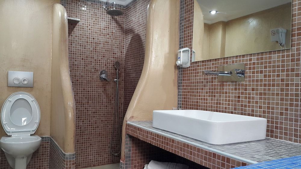 Lucia Villas Studio, Jetted Tub (Cold Water) 5