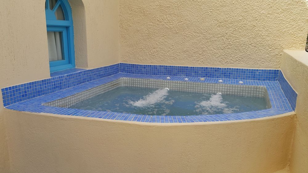 Lucia Villas Studio, Jetted Tub (Cold Water) 6