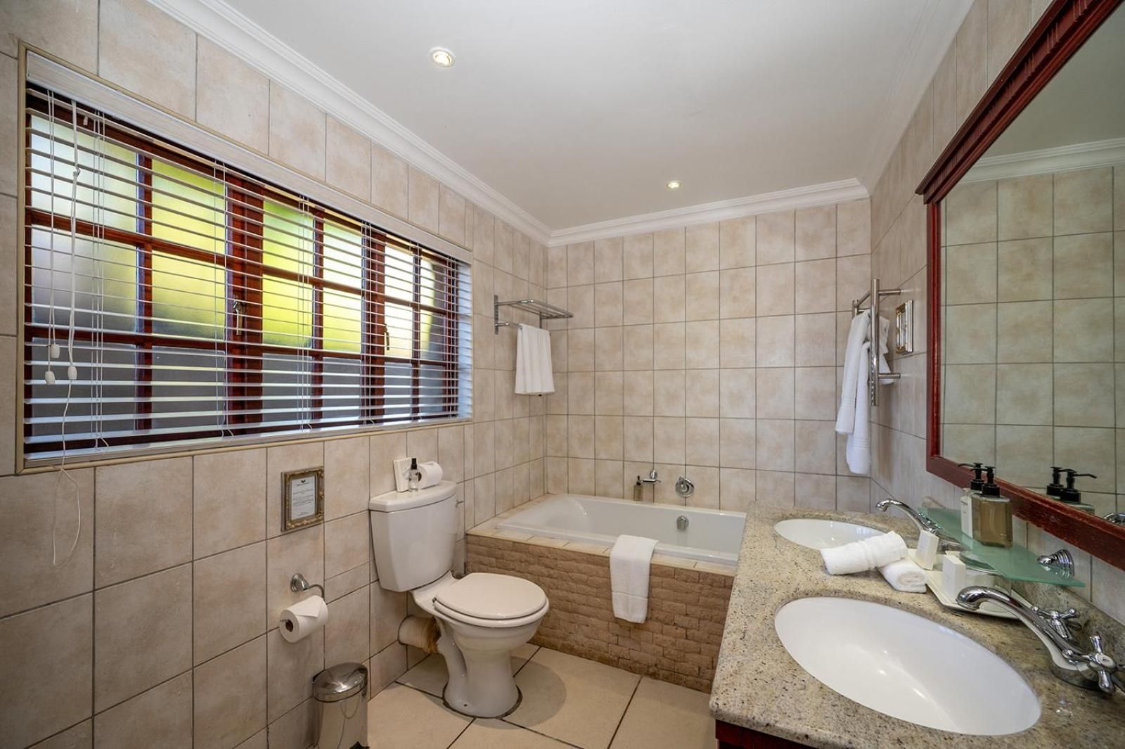 Walkersons Hotel & Spa Classic Room 7