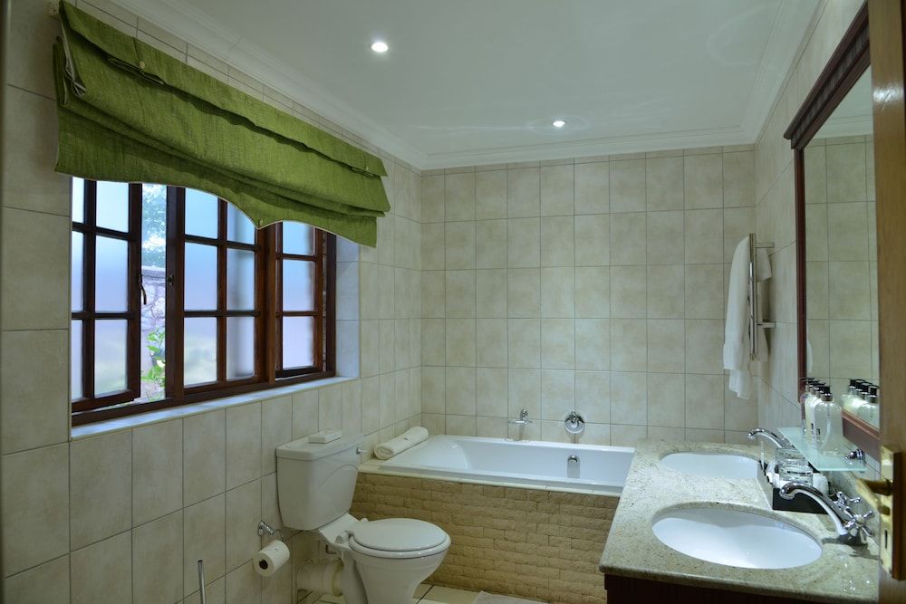 Walkersons Hotel & Spa Classic Room 6