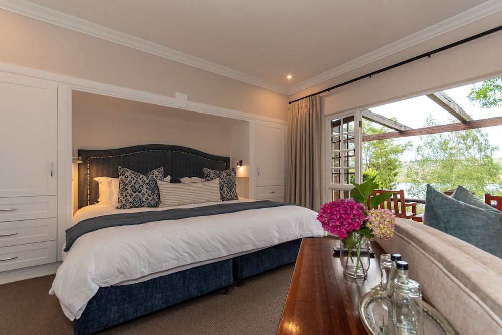 Walkersons Hotel & Spa Luxury Room 8