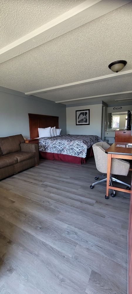 Standard Room, 1 King Bed, Accessible, Non Smoking