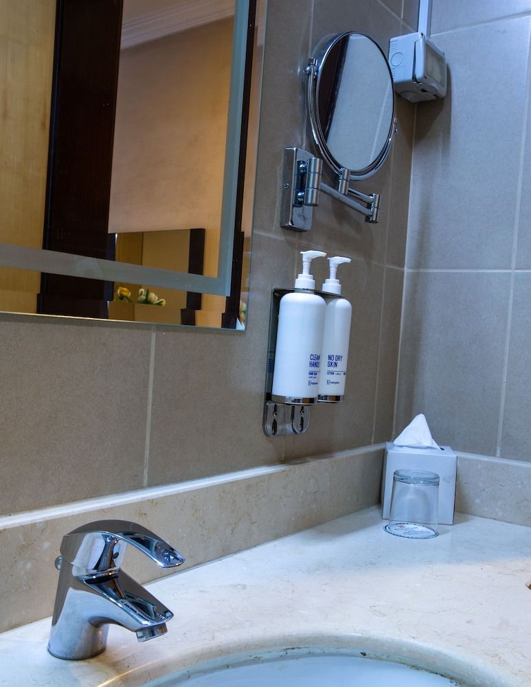 Kingsgate Hotel Doha by Millennium Hotels Superior Room, 1 Queen Bed 7