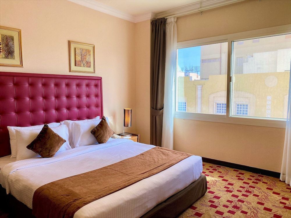 Deluxe Suite, 1 King Bed