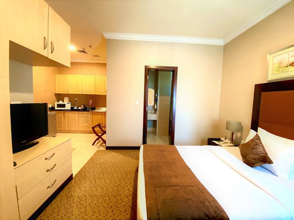 Kingsgate Hotel Doha by Millennium Hotels Superior Room, 1 Queen Bed 3
