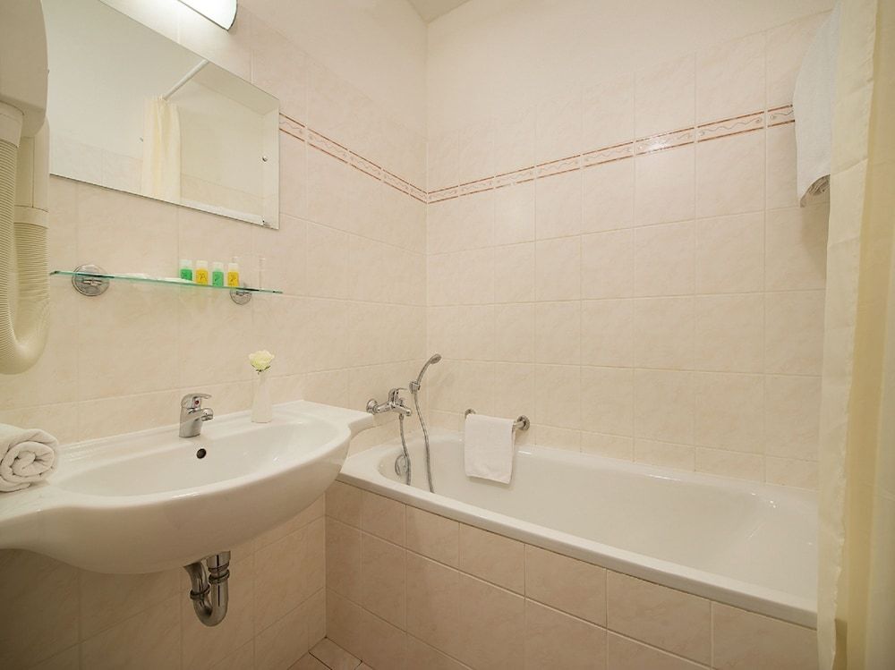 Rezidence Emmy Standard Double or Twin Room 9