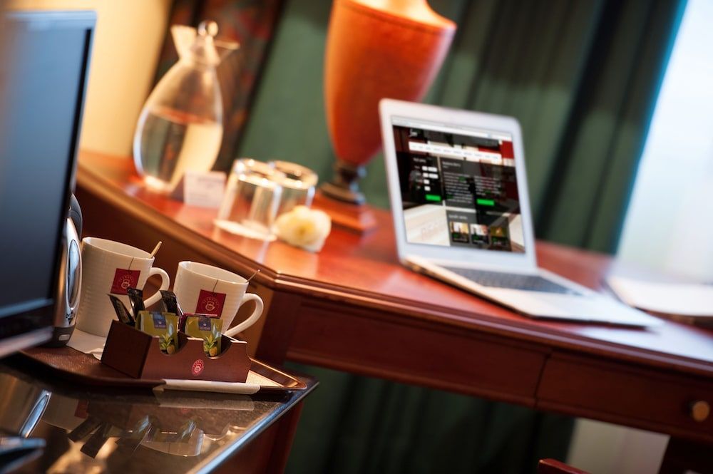 undefined Rezidence Emmy 10