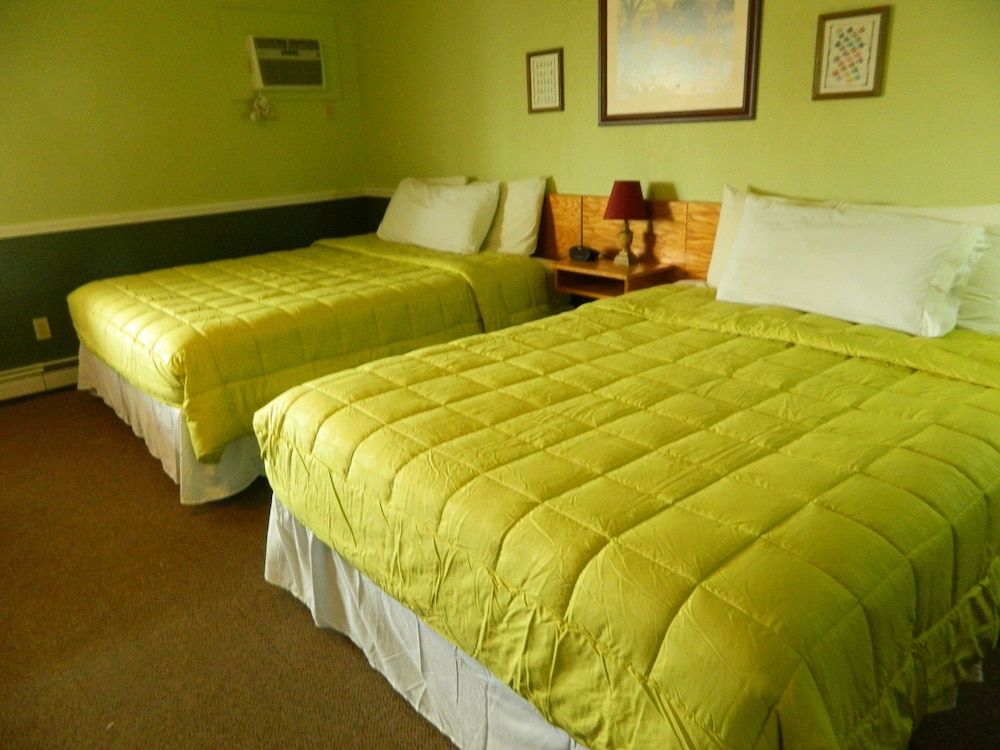 Deluxe Quadruple Room (2 Queen Beds with a Sofa Bed)