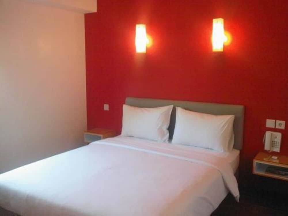 Amaris Hotel Thamrin City - Jakarta Smart Room Queen 2