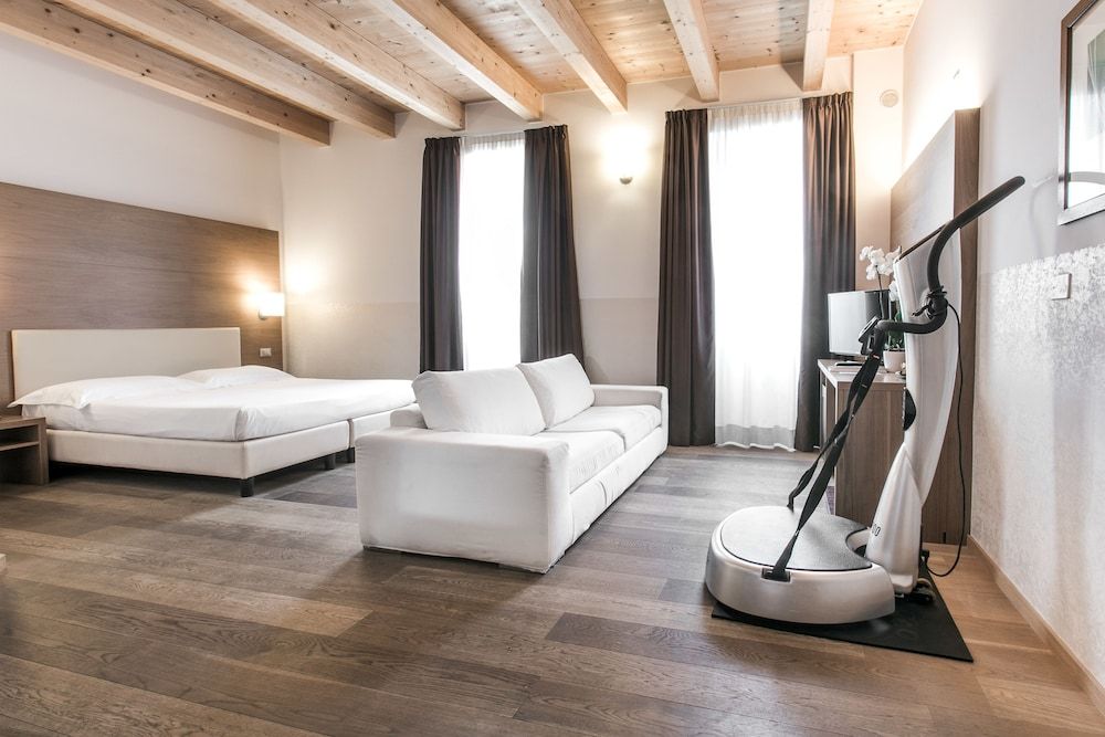 Hotel Opera' Twin Room