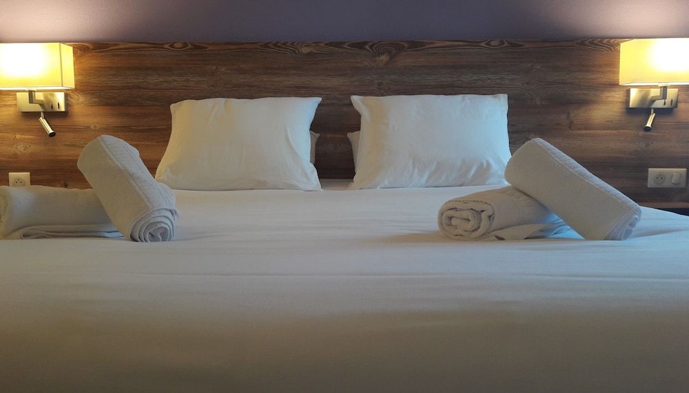 Brit Hotel Confort Pau Lons Quadruple Room