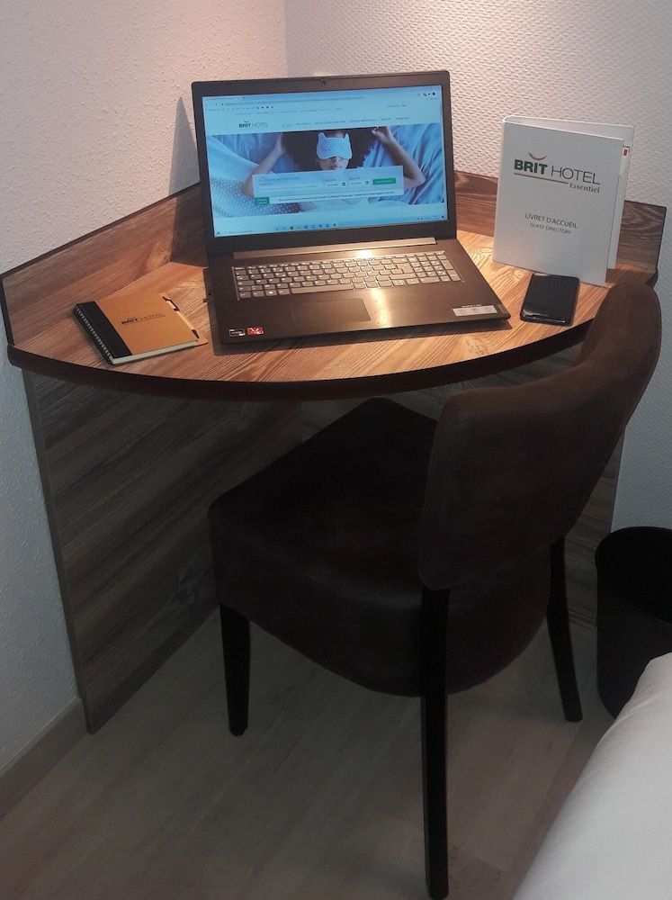 Brit Hotel Confort Pau Lons Standard Room, Connecting Rooms 4