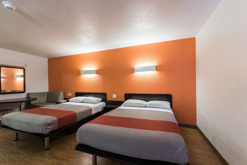 Motel 6 Uvalde, TX Standard Room, 2 Double Beds, Non Smoking, Refrigerator & Microwave