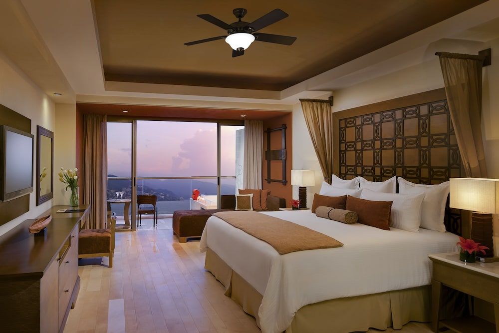 Preferred Club Jr. Suite Ocean View, 1 King Bed