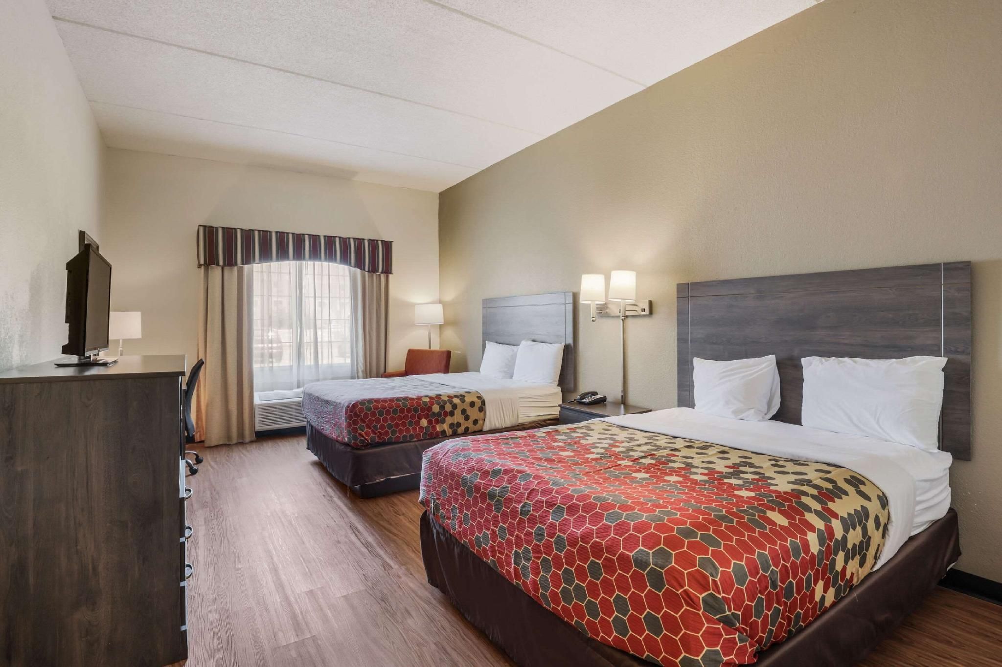 2 Queen Beds, Smoking