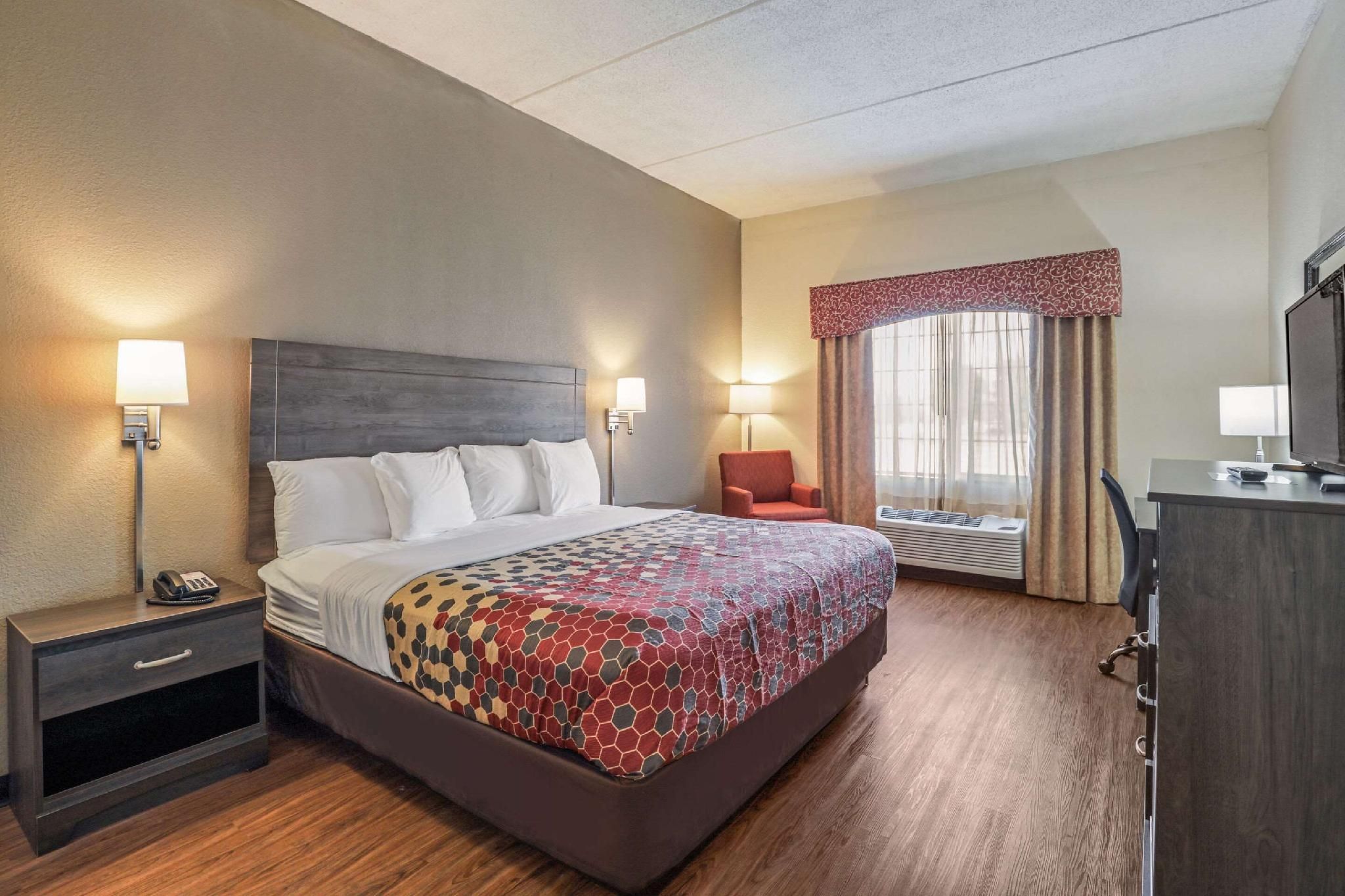 1 King Bed, Nonsmoking