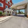 Econo Lodge Inn & Suites