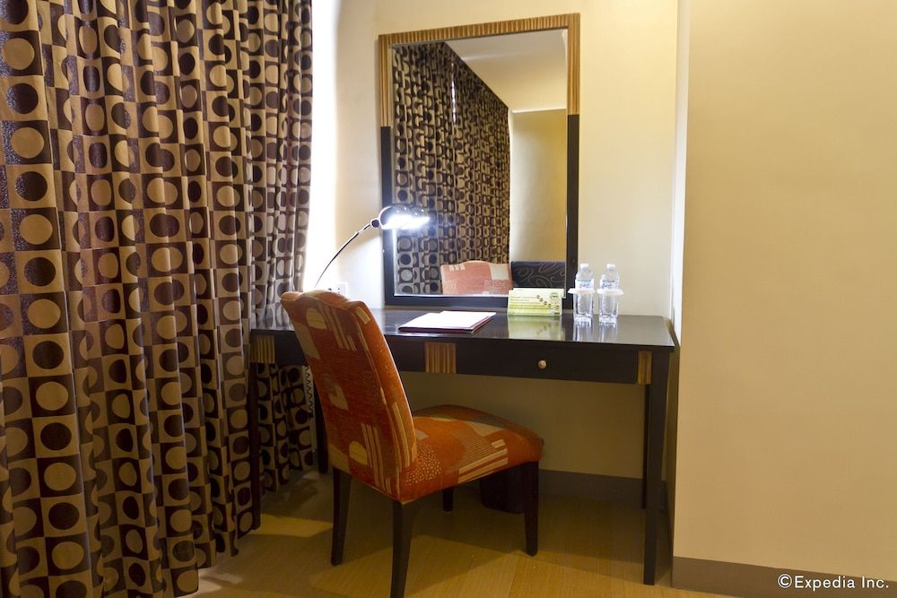 Summit Circle Cebu Deluxe Twin Room, 2 Twin Beds 5