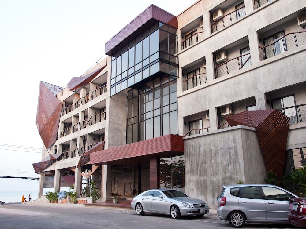 undefined The Now Hotel 6