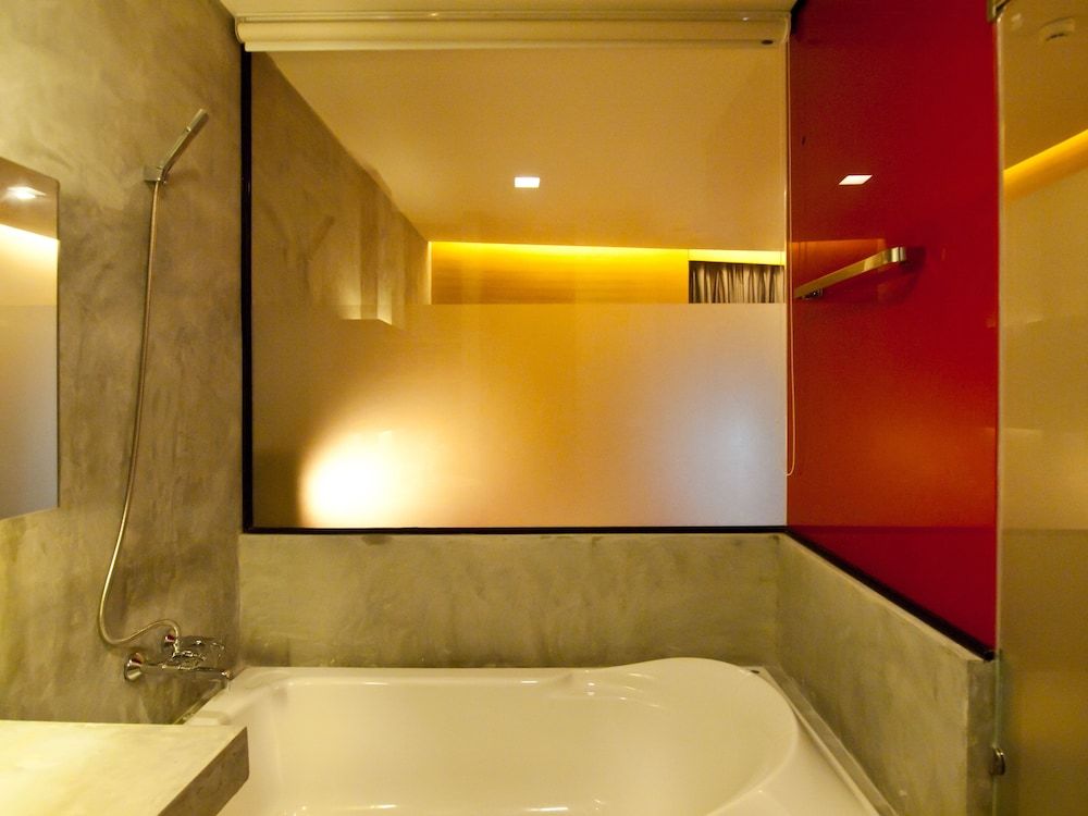 The Now Hotel Standard Twin Room (XS) 3