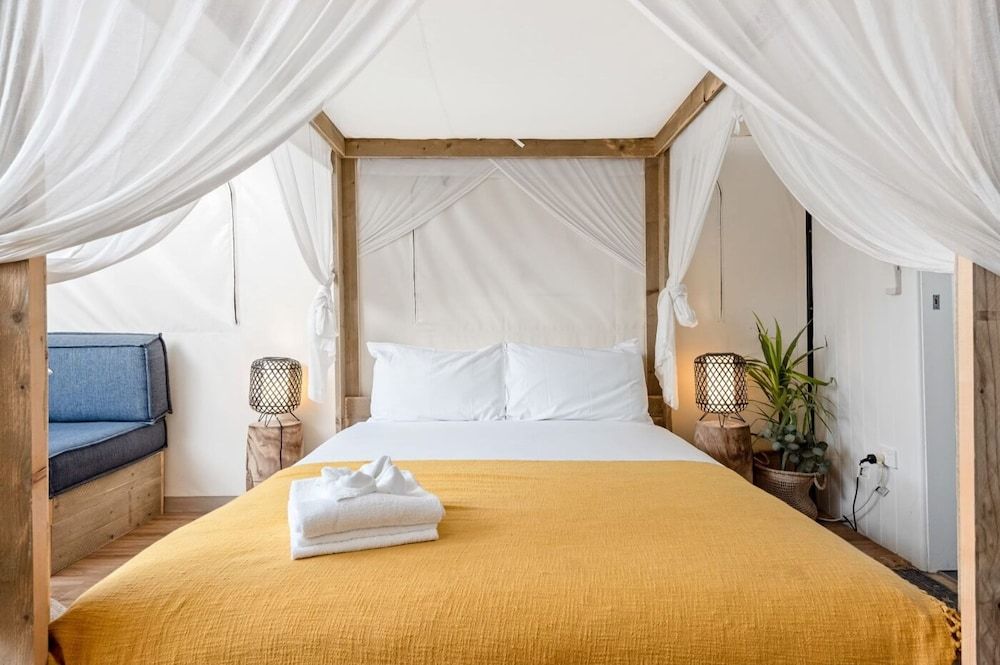 Deluxe Safari Tent - Sleeps 2
