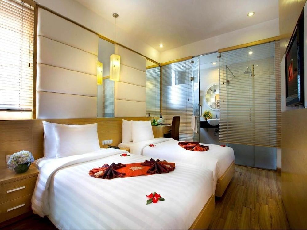 Tu Linh Palace Hotel Deluxe Twin Room