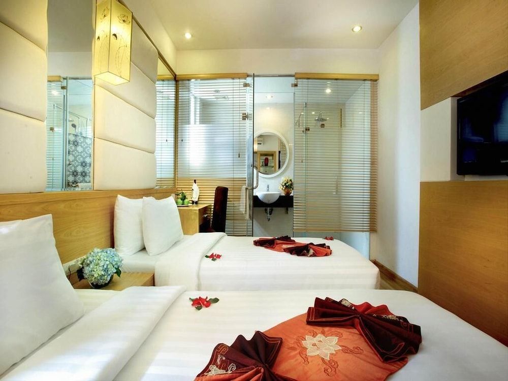 Tu Linh Palace Hotel Deluxe Twin Room 3