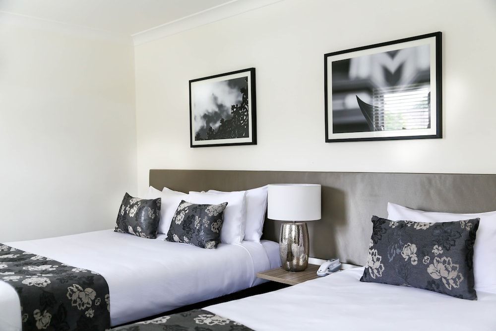 Courtyard Room