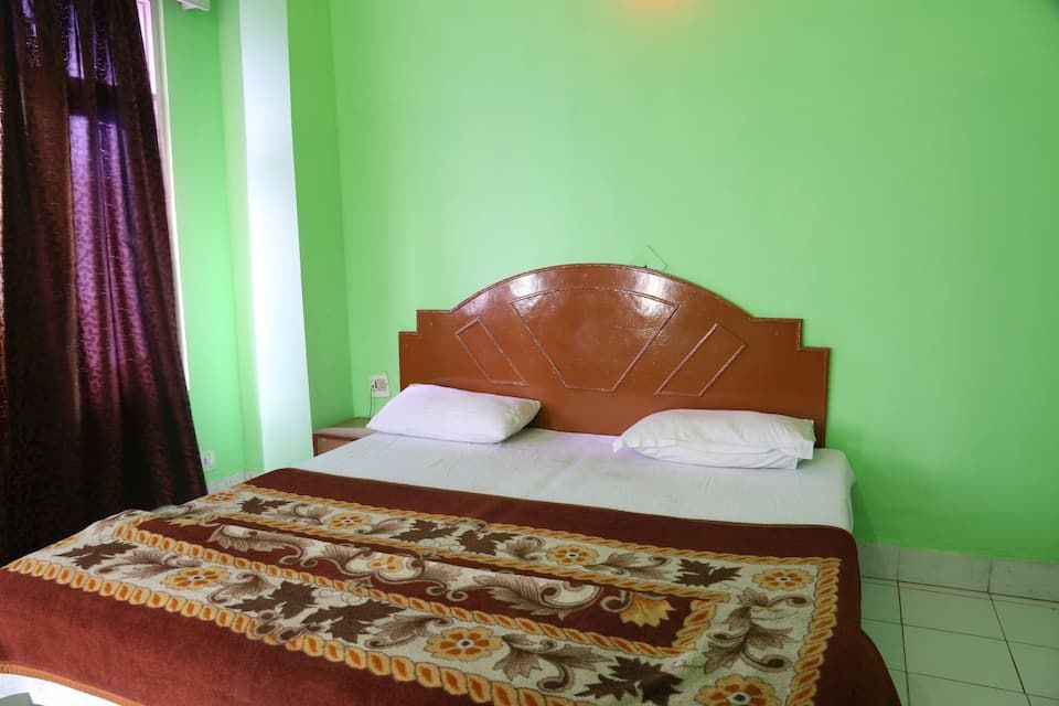 Deluxe Double Bedroom