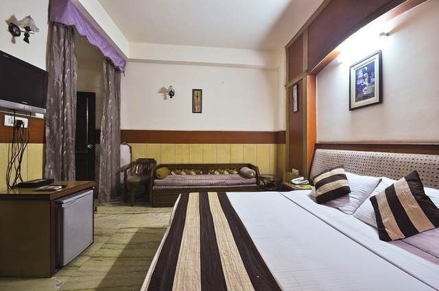 Hotel SPB 87 near Karol Bagh Metro Station Deluxe Double Room 9